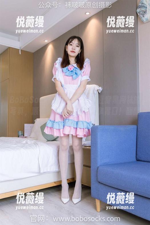 BoBoSocks袜啵啵-小甜豆 BoBoSocks袜啵啵 - 小甜豆穿黑网袜的写真,顺便教你怎么在家里拿胃口!翻翻这图集!