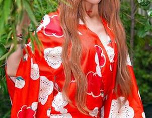Feilin嗲囡囡 – SiByl李思宁的写真系列：裸足妩媚，快来欣赏这件令人想知道的事。