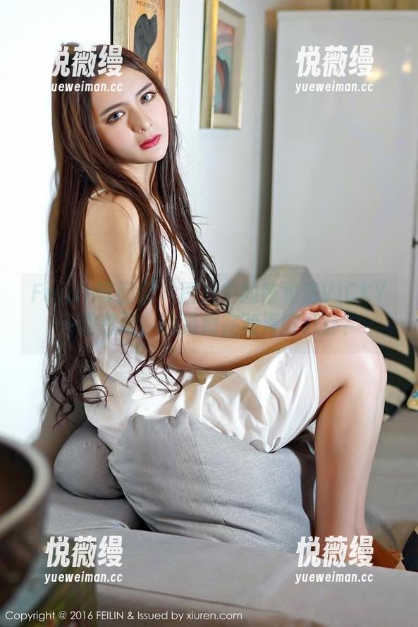 Feilin嗲囡囡 - 图片中的陈雅漫VICKY一脸悠闲，我猜她在和海聊八卦？