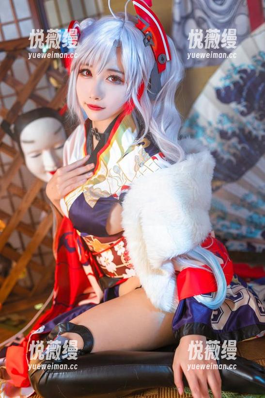 原图下的图案，还有Momoko葵葵的神情！黑枪呆礼服，是想引起一些小骚动吗？