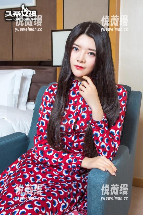 TouTiao头条女神 - 周思超的连衣裙照片合集，里面总有几张让人若有所思。