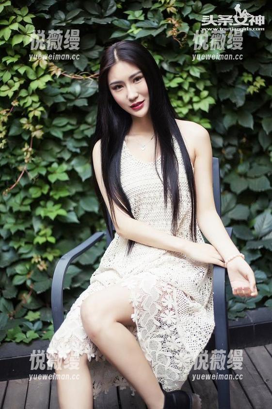 TouTiao头条女神 - 高清美图集锦，温心怡的女孩，总是以一种我说不清楚的姿势出现。