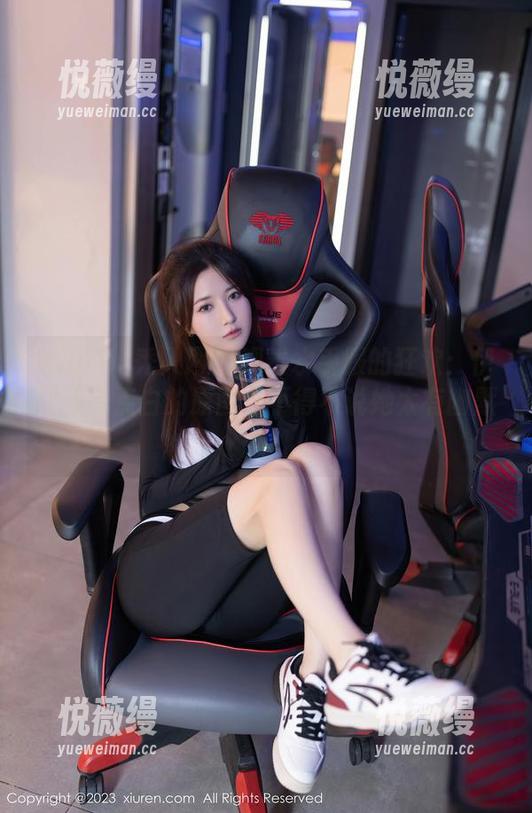 Xiuren秀人网 - 观看水手服的狂欢：伊丽莎有点白的原图，不得不说她太有幽默感！