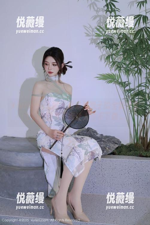 Xiuren秀人网 - 看来奶瓶子的全套又来了，长腿展示得让人停不下眼。