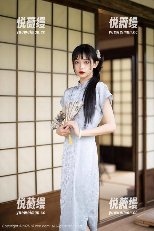 Xiuren秀人网 - 福利和作品交融，看陈芊儿如何驾驭黑色的每一个弯道