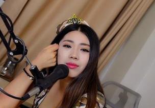 pans – 狐狸私拍：黑白碰撞，敢问谁才是睁眼的新宠？