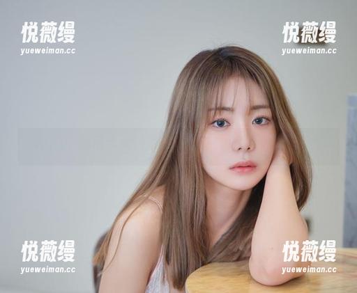 Wuyo的吊带大片精选，每一帧都是迷离的思绪