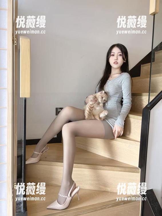 挑战视觉极限：不呆猫吊带写真，高清画面诱惑无边