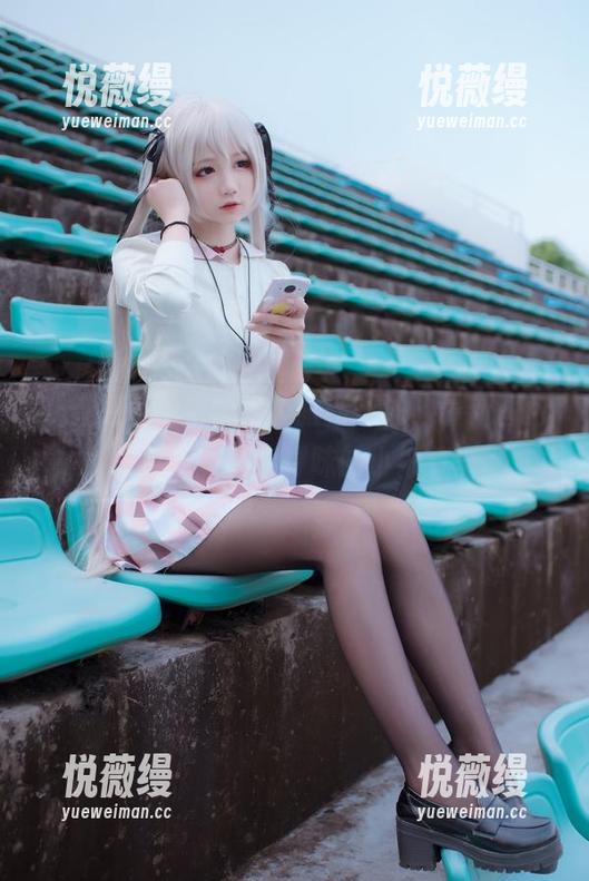 “五更百鬼”学姐校服新玩法，最新图包里真有些耐人寻味的小细节。