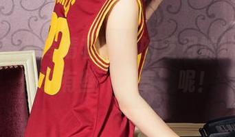 克拉女神 – 高清套图中的芝月妹妹，动作似乎有些‘无辜’呢！