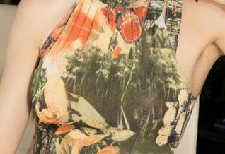 克拉女神 – 钟淇倾情奉献御姐力：谁说穿裙子不能耍酷？原图乖乖奉上！