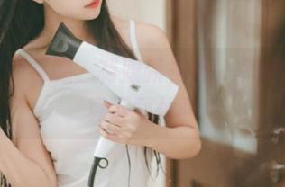不一样的裸腿，制服新视角，兔玩映画写真下载体验