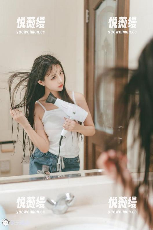 不一样的裸腿，制服新视角，兔玩映画写真下载体验