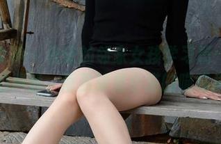 初夏女神 – 依依的邻家女孩学习篇：翻书的声音，背景却是小猫的喵喵声