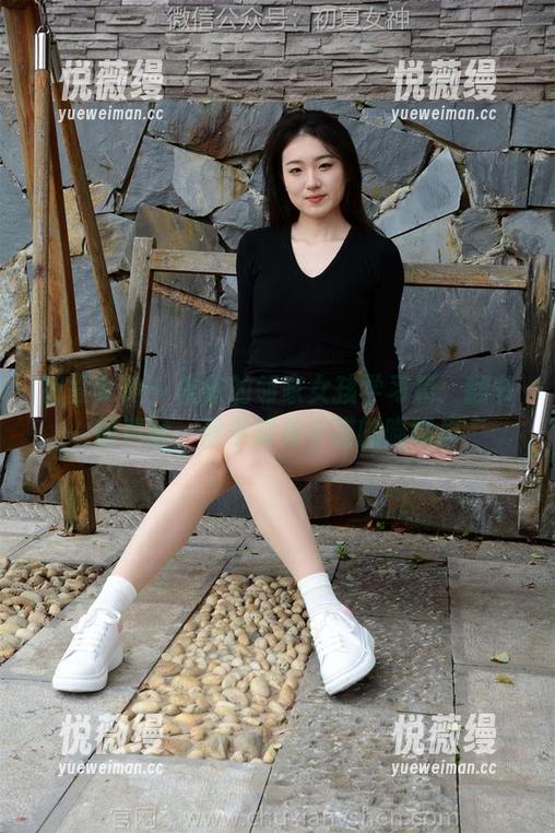 初夏女神 - 依依的邻家女孩学习篇：翻书的声音，背景却是小猫的喵喵声