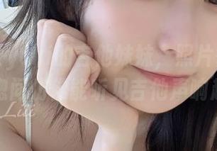 发条少女yoki的吉他妹妹，照片很有戏，恍惚间仿佛能听见吉他声响起。