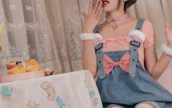 套图里的咬一口兔娘，感觉在夏日里开了一场派对？