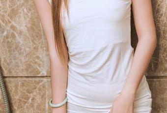 头条女神 – Coco的高跟鞋：你以为是走路，实则在表演‘小心别摔倒’！