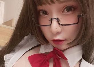 小泉学姐吖的睡衣cos，轻松驾驭那份非要试试的暧昧。