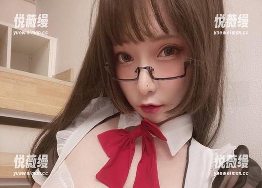 小泉学姐吖的睡衣cos，轻松驾驭那份非要试试的暧昧。