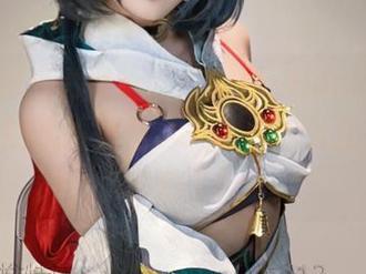 看这一张高清壁纸，Robin–HonkaiStarRail的水面那么诱人，小瑶幺幺，你太会拍了！