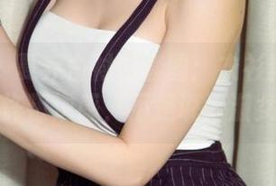 尤果网 – 夏乔白衬衫套图：衣衫飘飘间带着些许叛逆感，不是说好淑女吗？