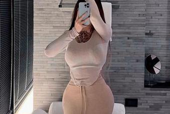 微密圈 – 面对希希Gina那修女的全套原图，给我来一波小心脏想象….