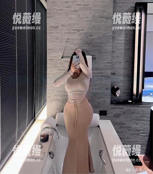 微密圈 - 面对希希Gina那修女的全套原图，给我来一波小心脏想象….