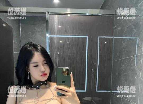 微密圈 - 这张JK的张鑫baby，资源好到恨不得把桌子上的用纸全翻了。