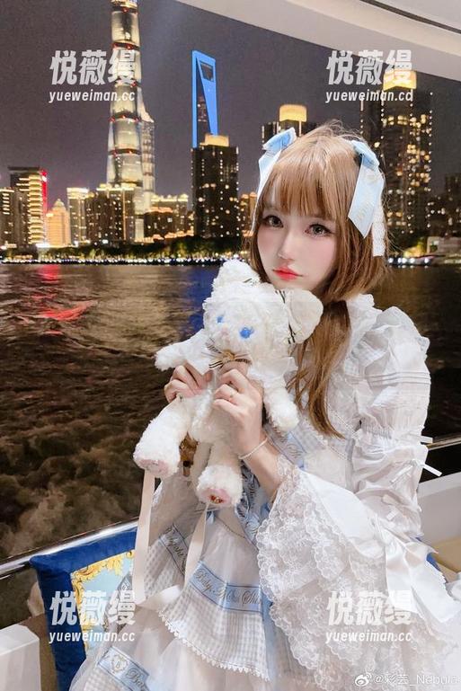 在彩芸_Nebula的作品里，我终于理解了为啥人形电脑也想当模特了！