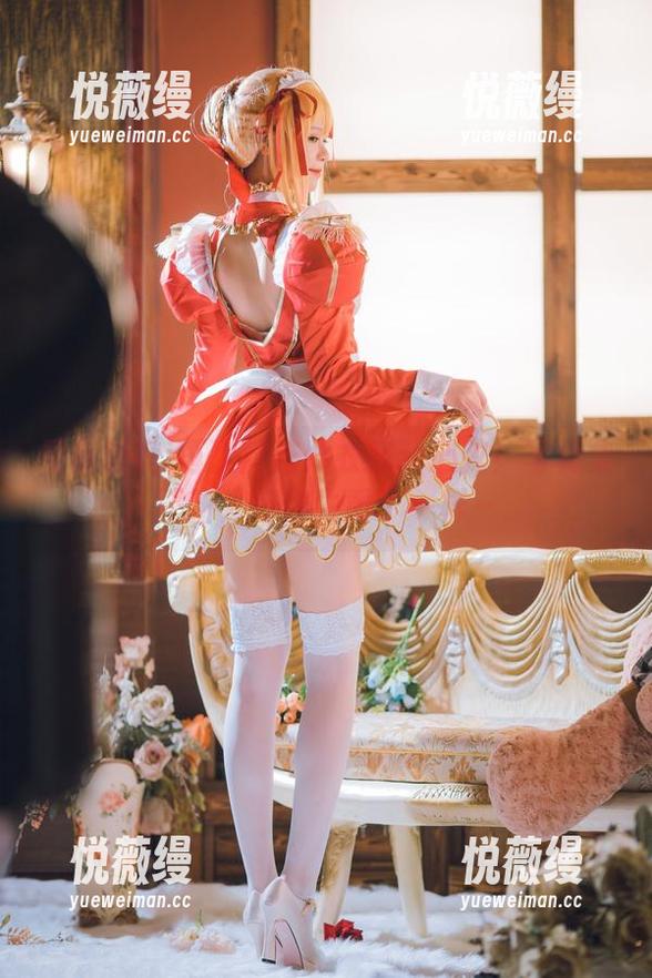星黛鹿鹿i再次用连体衣撩动心弦！写真集更新，好像失重了一样～
