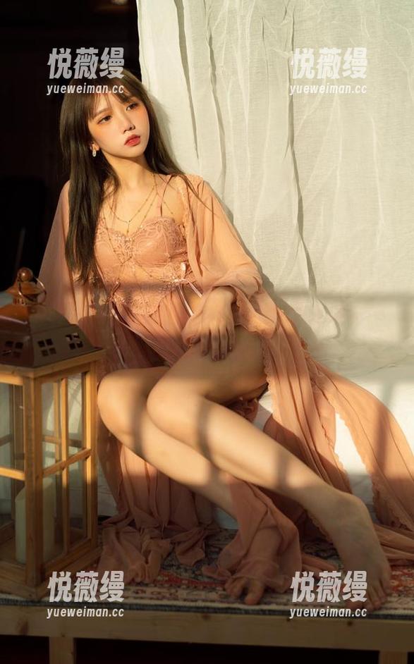 果咩酱与浴缸的约会时光，下载这段水中佳话！