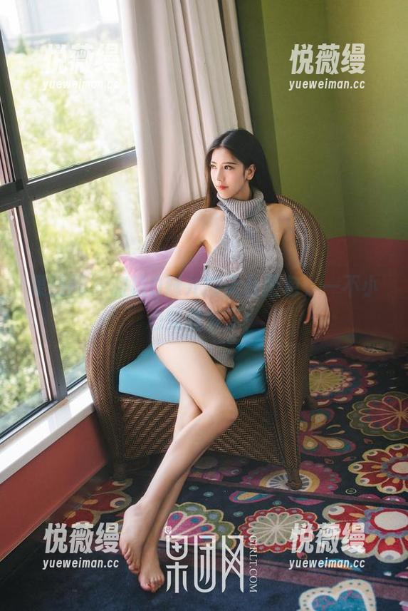 果团网 - 蜜桃Q妹儿的天台图包，一不小心就想多了！