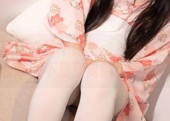 森萝财团的白丝午休举动~私拍合集里藏着哪些不易察觉的小心机?