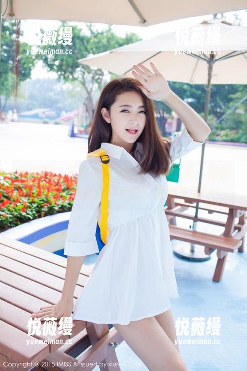 爱蜜社 - 王曼妮好Q油亮私拍全集：你会发现，她真是“荧光”般的生动！