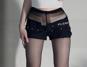 微密圈 – 私拍资源更新！白龙猫女的珠光袜，怎么可以不点赞？