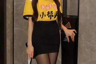 秀人网 – 伍晓丽Shirley毛衣合集：毛衣背后其实藏着更多的意味，一个脸红的时间。