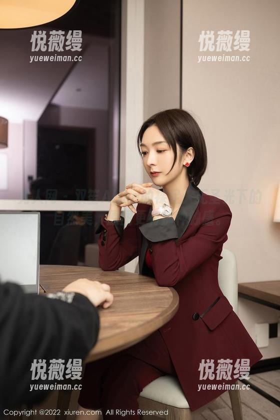 秀人网 - 双笙Alina的裸足：无圣光下的自然美，原图更有那种触感。