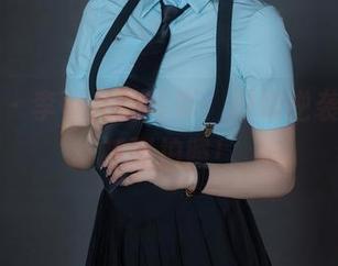 秀人网 – 李可儿的写真：厨娘逆袭，从煮饭到拍照！