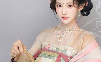 秀人网 – 图库新片！潘娇娇双人写真，最新的搭配有些出乎意料。