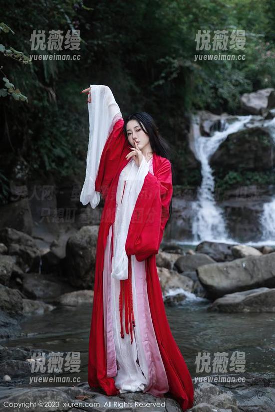 秀人网 - 虽然糯美子mini正在运动，但我只想盯着她的美图分享走不动了！