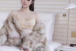 秀人网 – 黑丝套图又来了，肉晴MINI穿得像网购还没拆的包裹，快来索取资源！