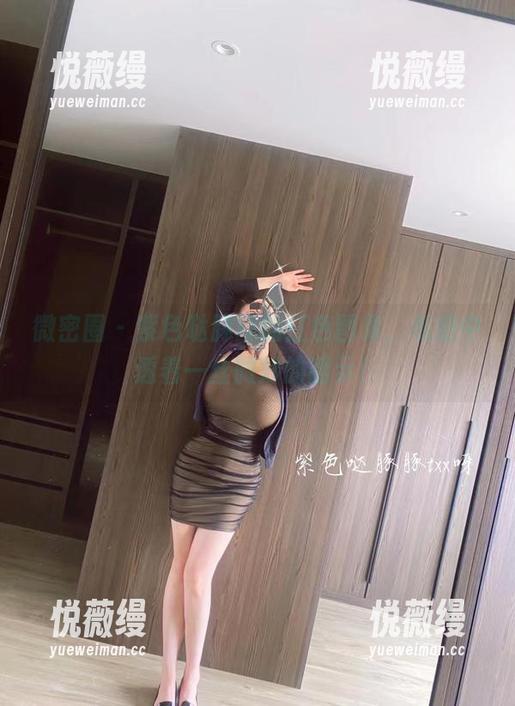 微密圈 - 紫色哒豚豚的红色图集，私拍中透着一丝微妙的暗示！