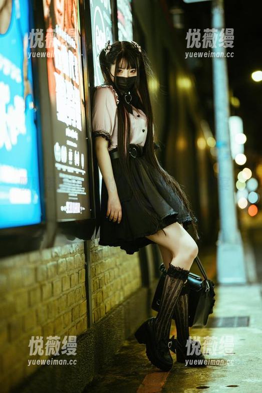 聊聊落落Raku的写真合集，圣女狩宴，明明静谧却透着不安。