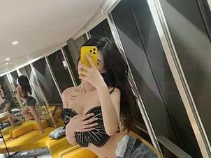 微密圈 – 大红皮衣，葛征最新原图，也就这气场能圧倒我这种平凡。