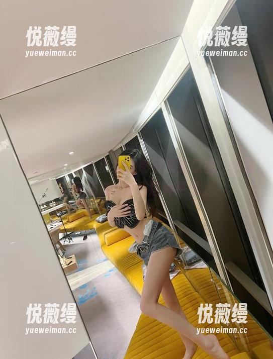 葛征 微密圈 - 大红皮衣,葛征最新原图,也就这气场能圧倒我这种平凡。