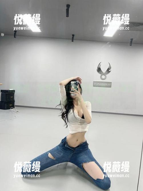微密圈 - 新更新，红色肚兜合集——葛征正在策划一场启示录