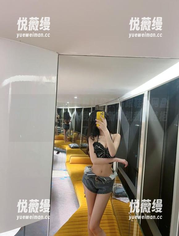 微密圈 - 葛征的写真让经典高跟鞋在网盘中再次闪耀，看来我得重新审视我的鞋柜了。