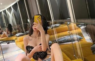 微密圈 – 翻阅照片时，葛征的蝙蝠皮服总让我想起夜空中的神秘影子。