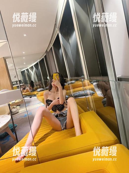 微密圈 - 翻阅照片时，葛征的蝙蝠皮服总让我想起夜空中的神秘影子。